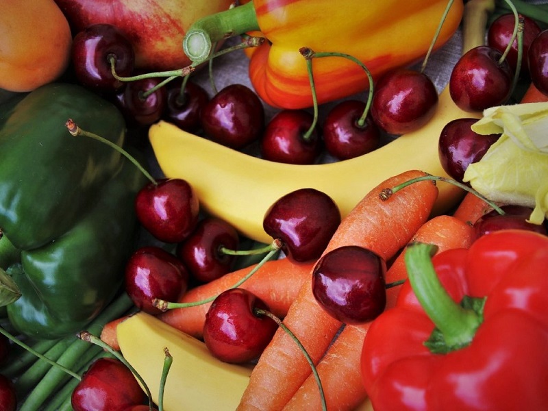 Do svého jídelníčku zařaďte různé druhy ovoce a zeleniny