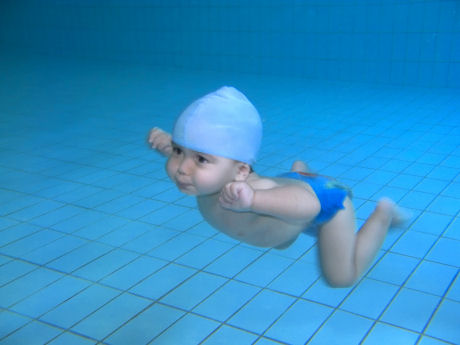 Z miminka malý vodník - plavecké kurzy